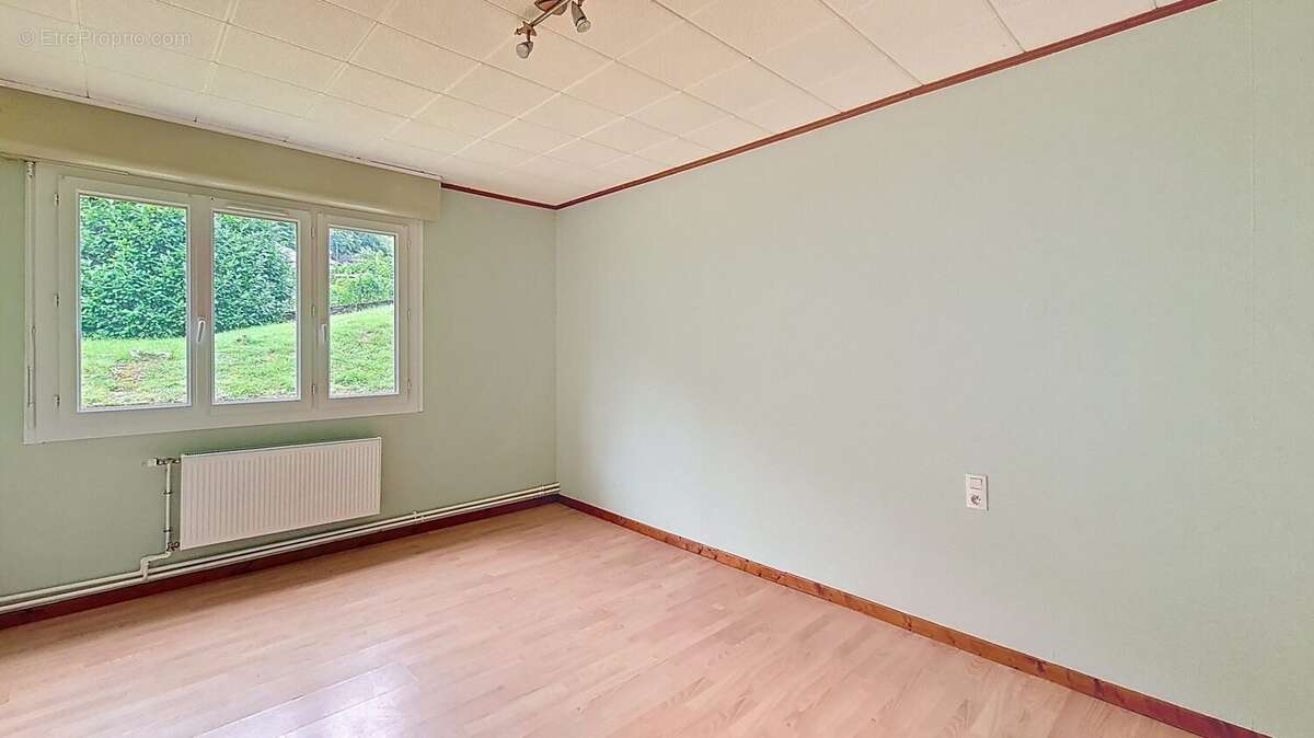 Chambre 3 - Appartement à PONT-DE-ROIDE