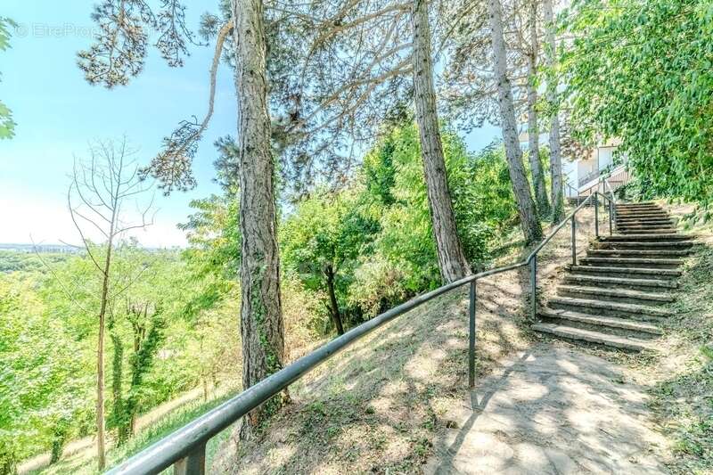 69004 Lyon – appartement lumineux - 4 pièces - 2 chambres - toit-terrasse -proximité commodités – 15 minutes du parc de la Tête  - photo 10
