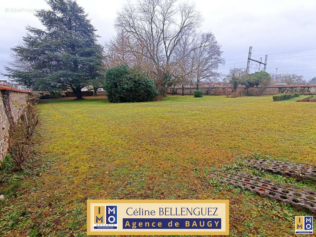 Appartement à AVORD