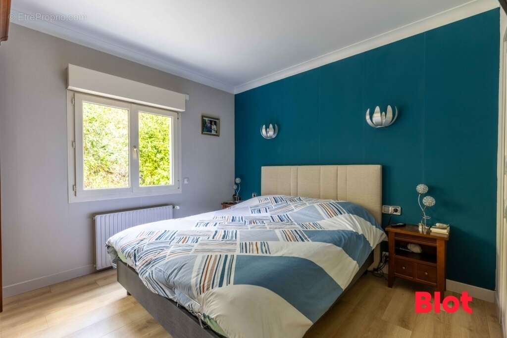 Maison à MONTREUIL-LE-GAST
