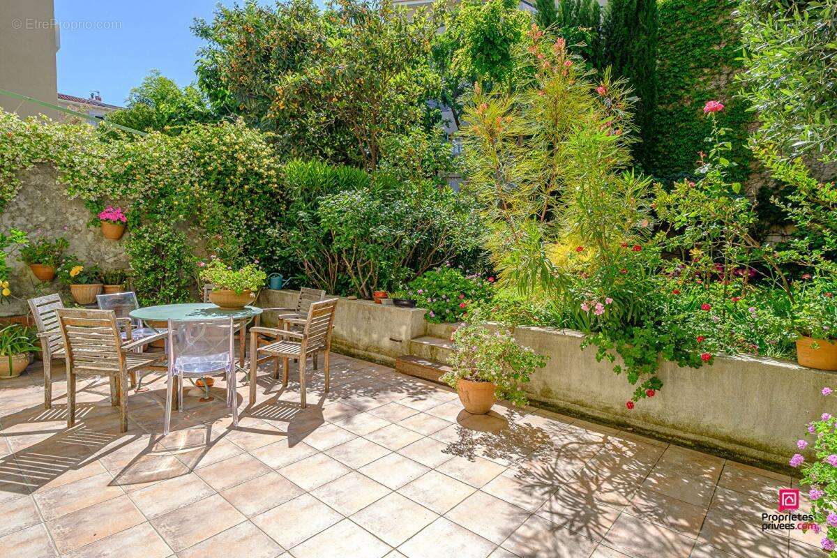 Appartement à MARSEILLE-6E