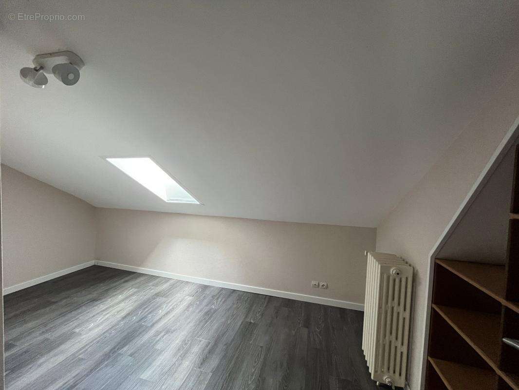 Maison à LA JONCHERE-SAINT-MAURICE