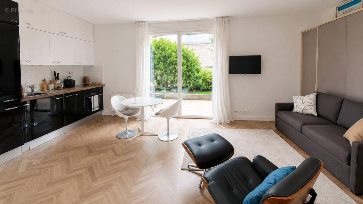 Appartement à PARIS-15E