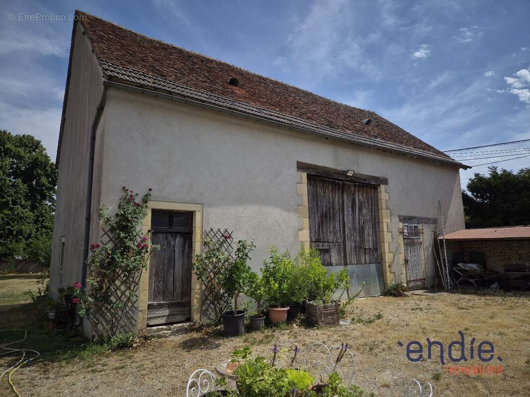 Longere type f8 rehabilitee avec grange et jardin! - photo 16