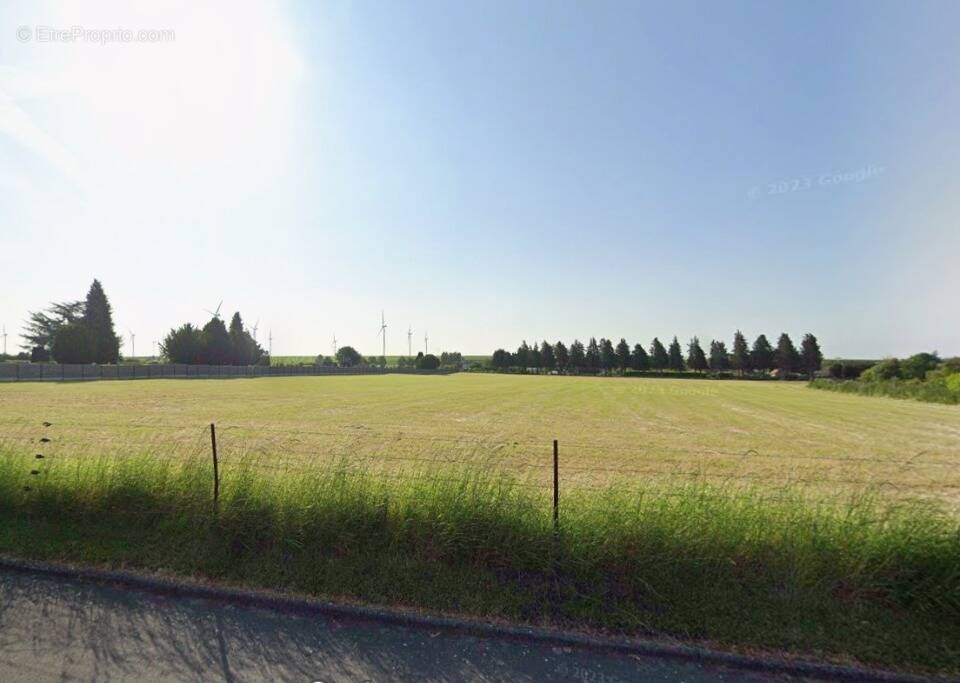 Terrain à IWUY