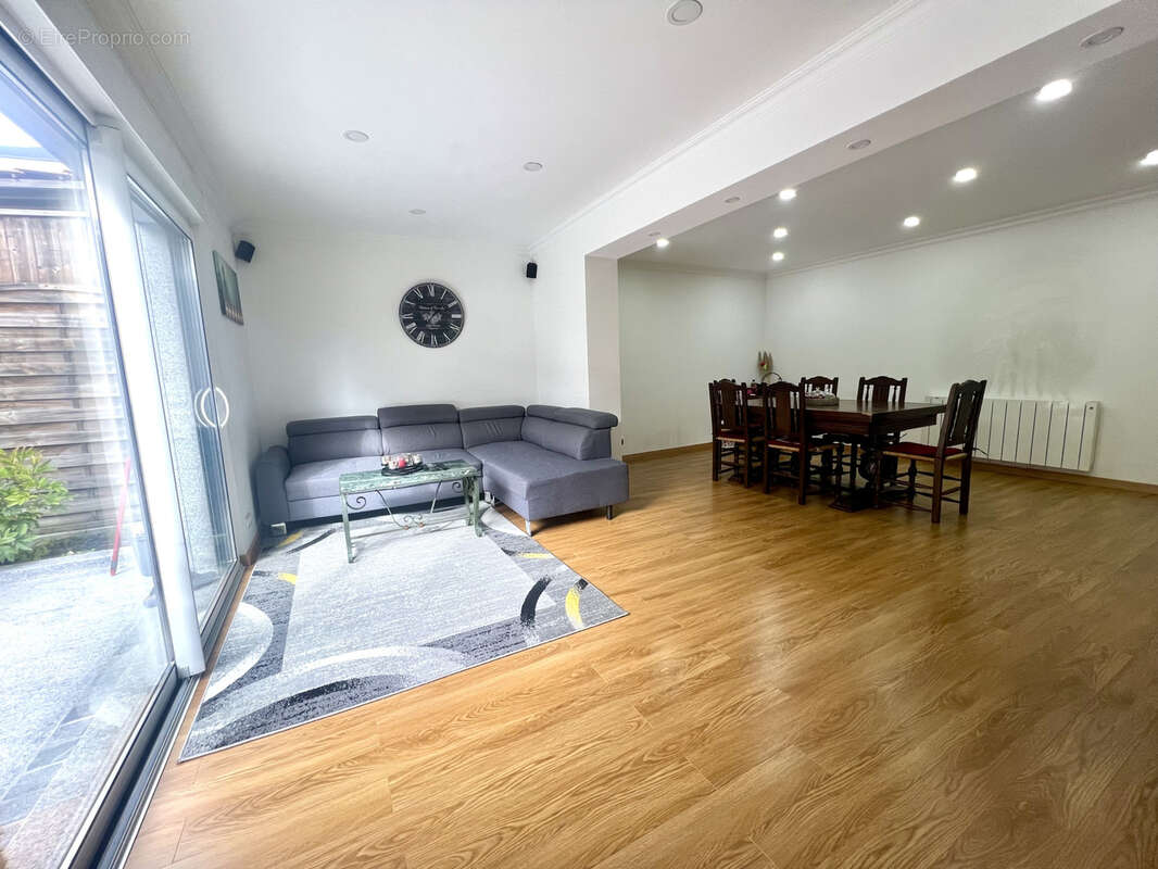 Maison à SARTROUVILLE