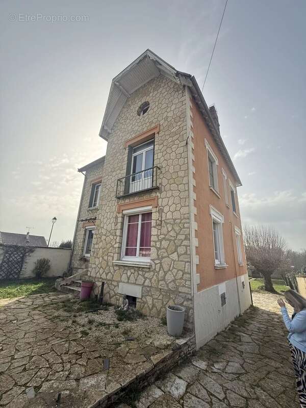 Maison à BRIENON-SUR-ARMANCON