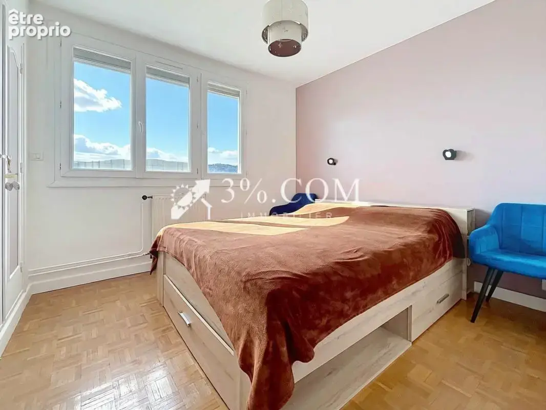 Appartement T3 vue Crussol: 74 m2 habitables avec balcon et - photo 6