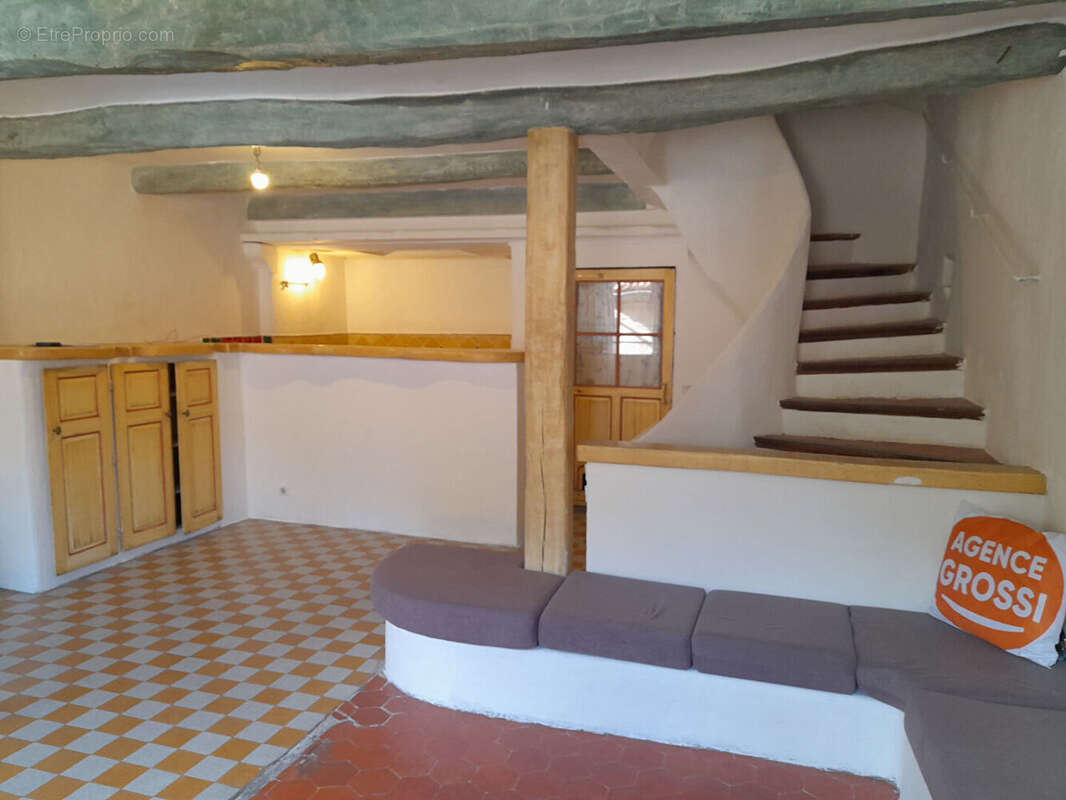 Maison à ENTRECASTEAUX