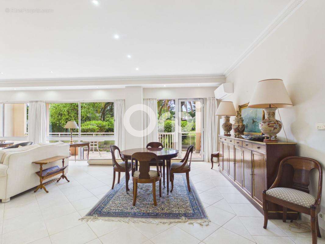 Appartement à MANDELIEU-LA-NAPOULE