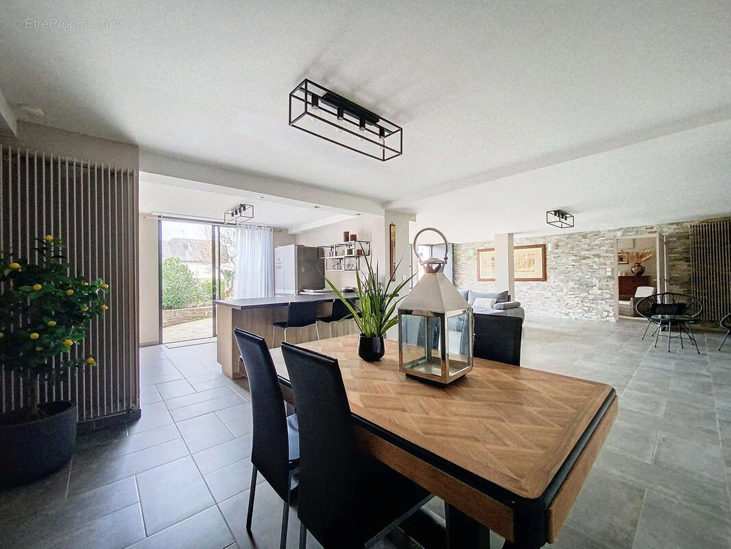 Maison à DONVILLE-LES-BAINS