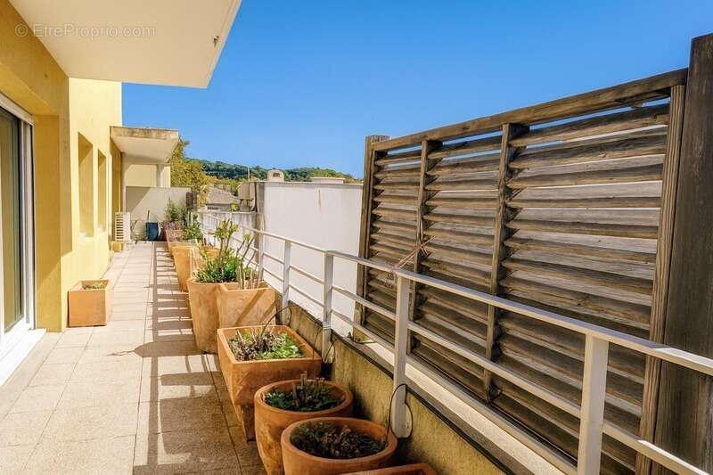 SALON-DE-PROVENCE (13) : T5 de 129 m² avec terrasse plein sud et garage privatif en sous-sol - photo 3