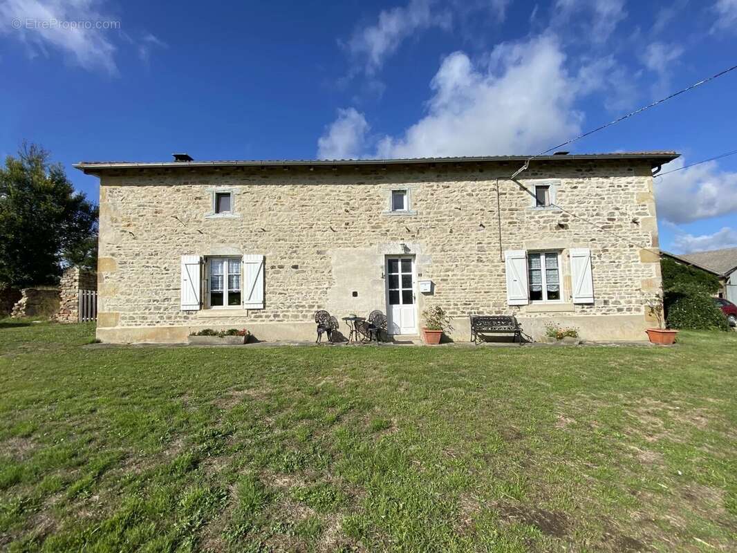 Jolie maison de campagne avec un grand jardin et de belles dépendances - photo 3