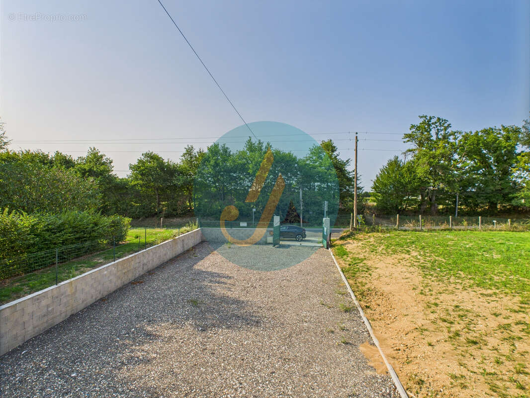 Maison à LA CHAPELLE-D&#039;ANGILLON