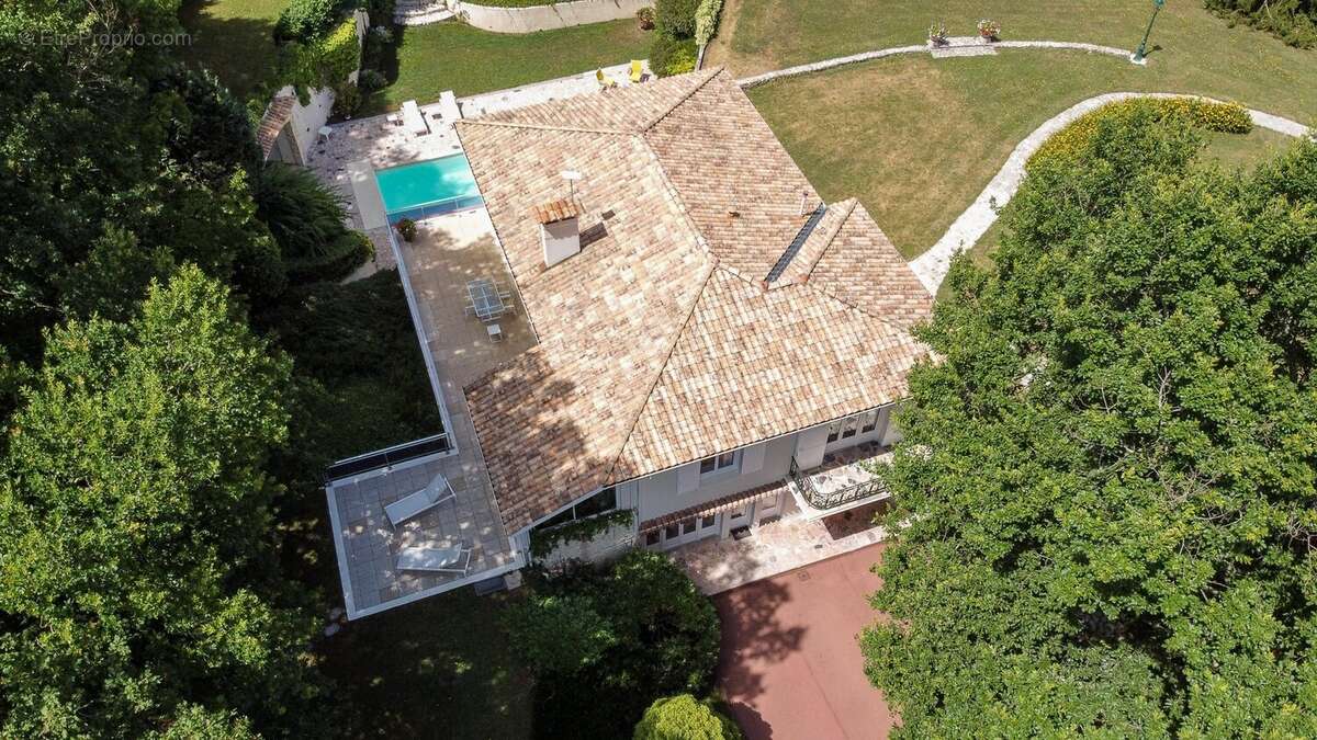 Maison à BARBEZIEUX-SAINT-HILAIRE
