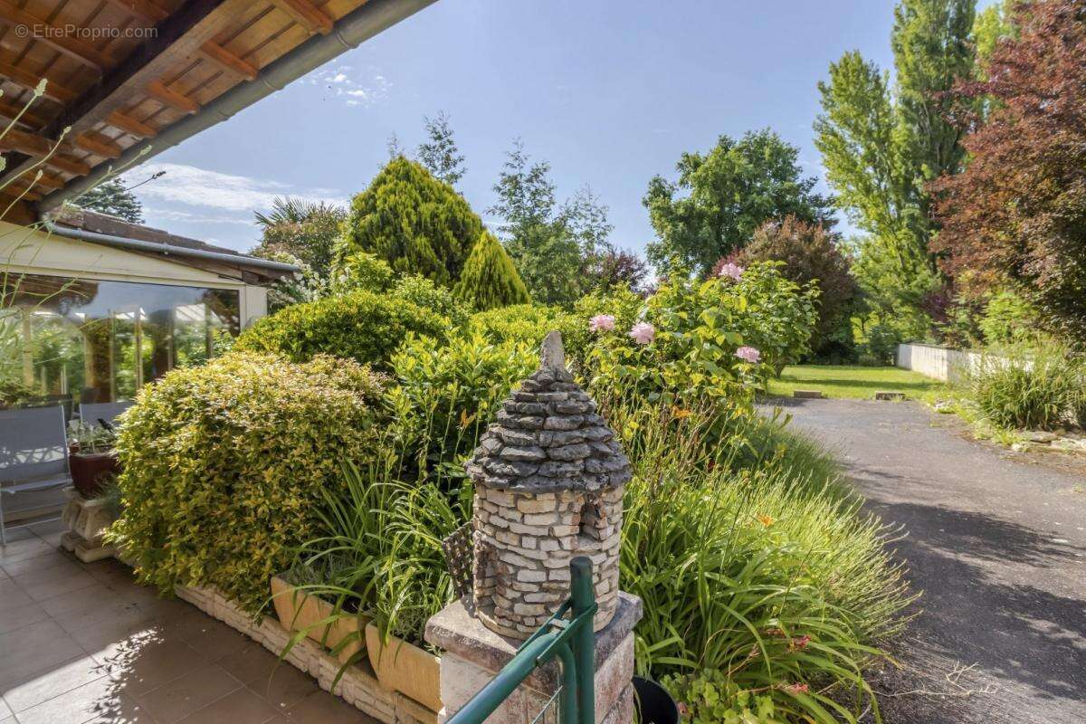 Maison à TERRASSON-LAVILLEDIEU