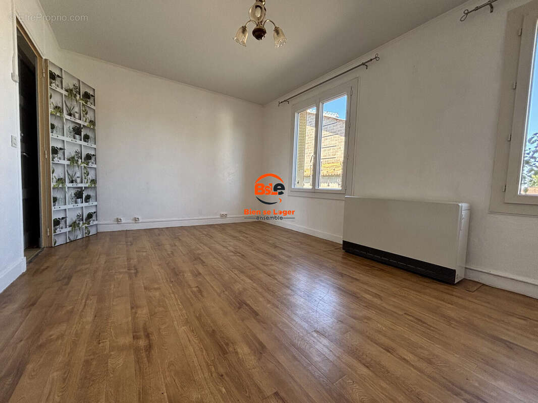 MAISON PLAIN-PIED 2 CHAMBRES TERRAIN PONT DU CHATEAU AGENCE BSLE  - Maison à PONT-DU-CHATEAU