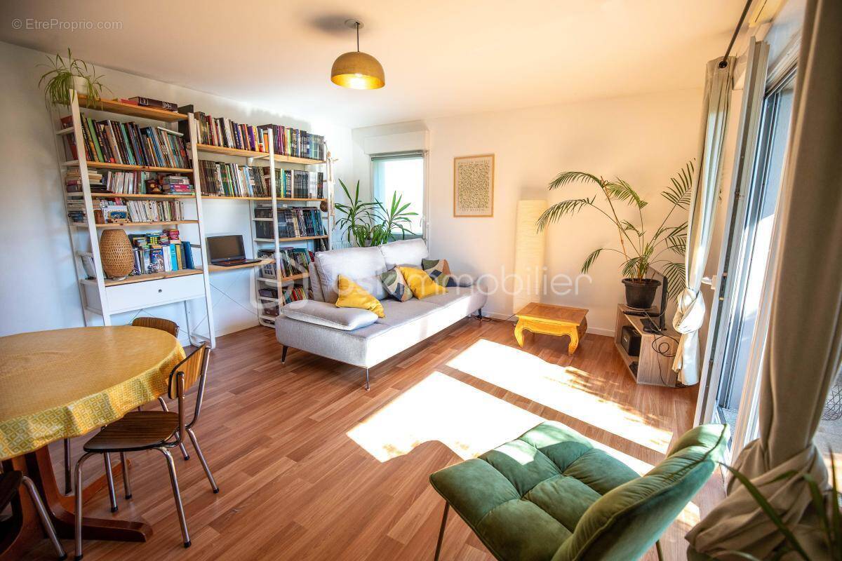 Appartement à VEZIN-LE-COQUET