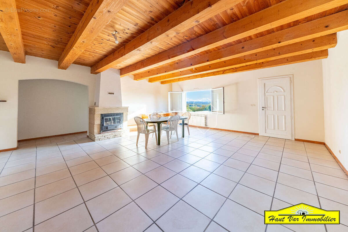 Maison Ginasservis T 4 avec PISCINE GARAGE 7 423m² de terrain - photo 10