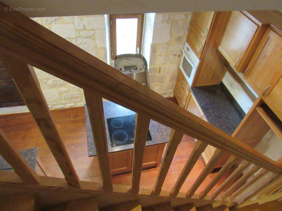Grande maison medievale  de village entierement renovee dpe en b avec une petite maison qui sert de garage   290000€ - photo 34