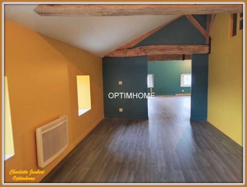 Maison à MONTMOREAU-SAINT-CYBARD