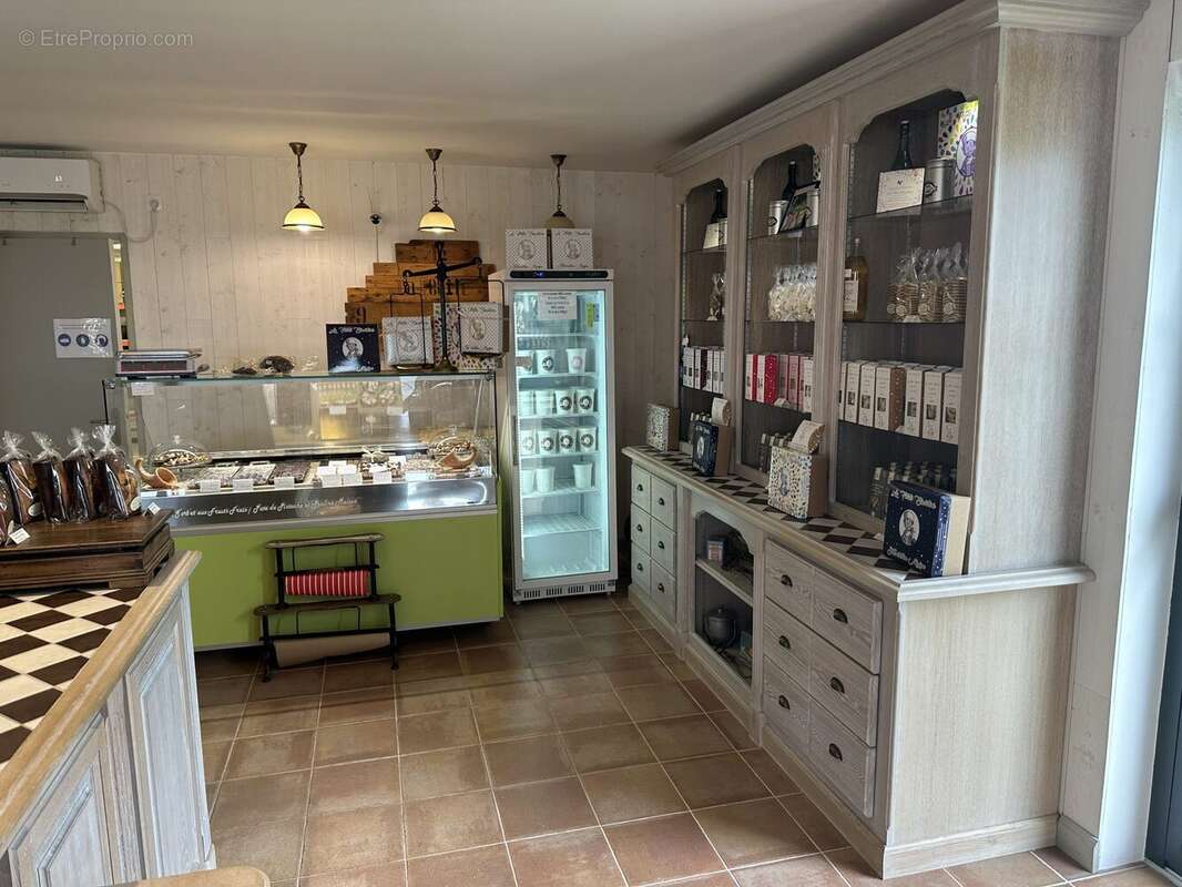 Commerce à MAIZIERES-LA-GRANDE-PAROISSE