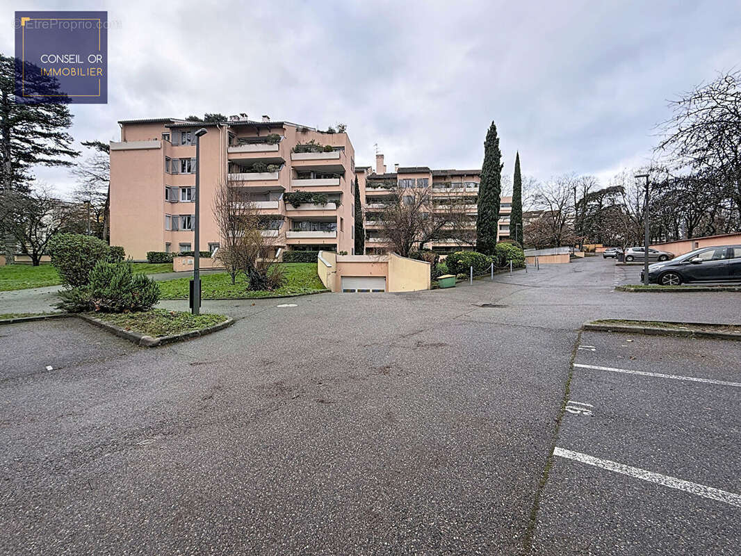 Appartement à SAINT-GENIS-LAVAL