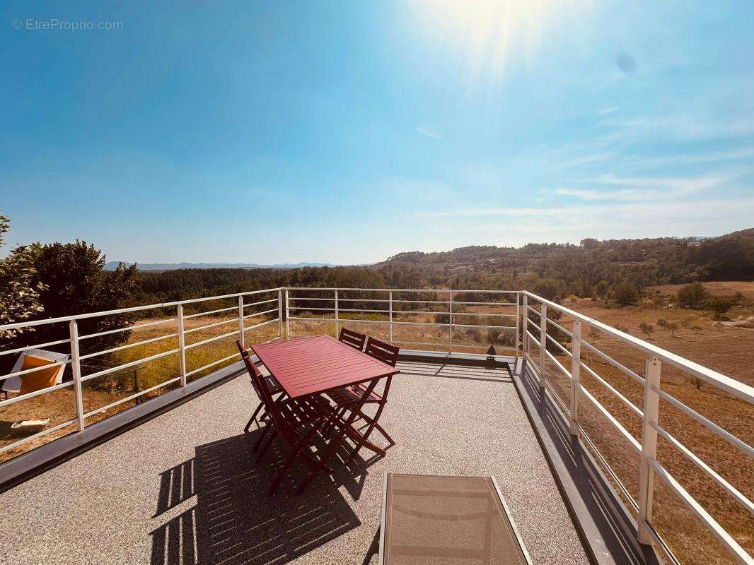 Maison à SAINT-GENEST-DE-BEAUZON