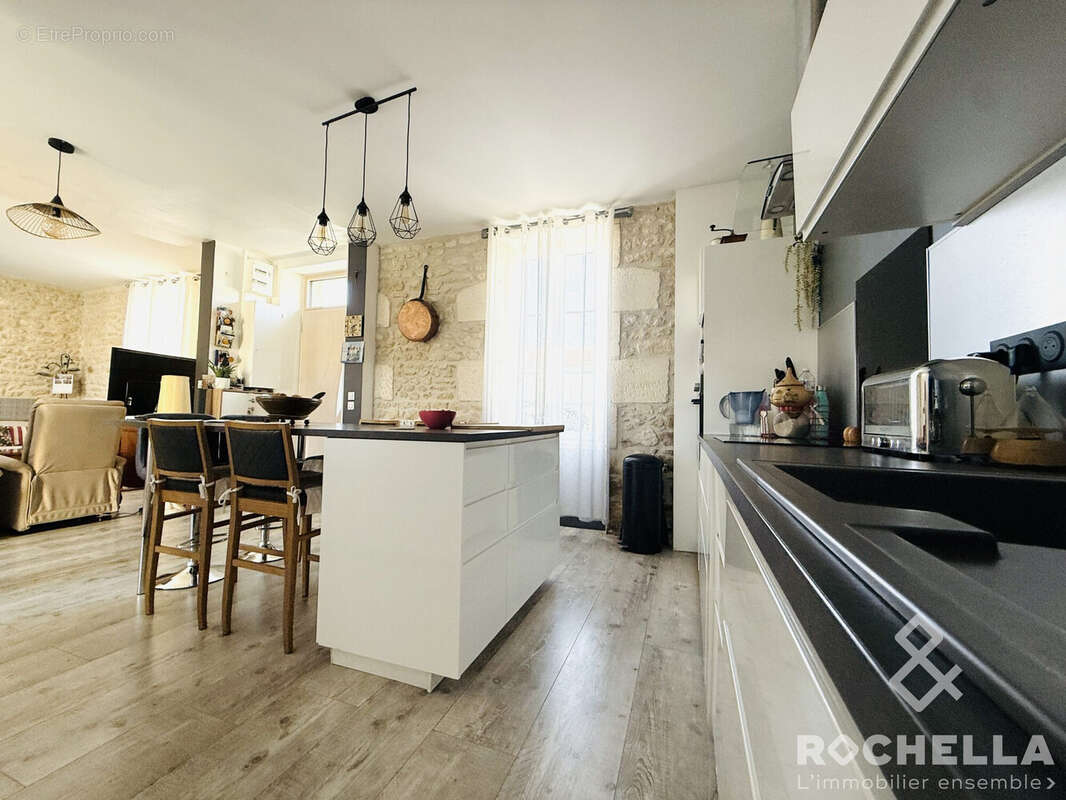 Maison à SAINT-JEAN-D'ANGELY