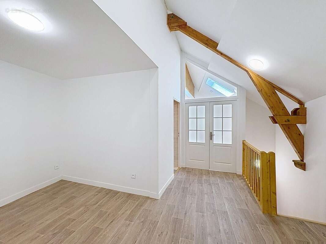 Appartement 120 m² à Fosses  - photo 7