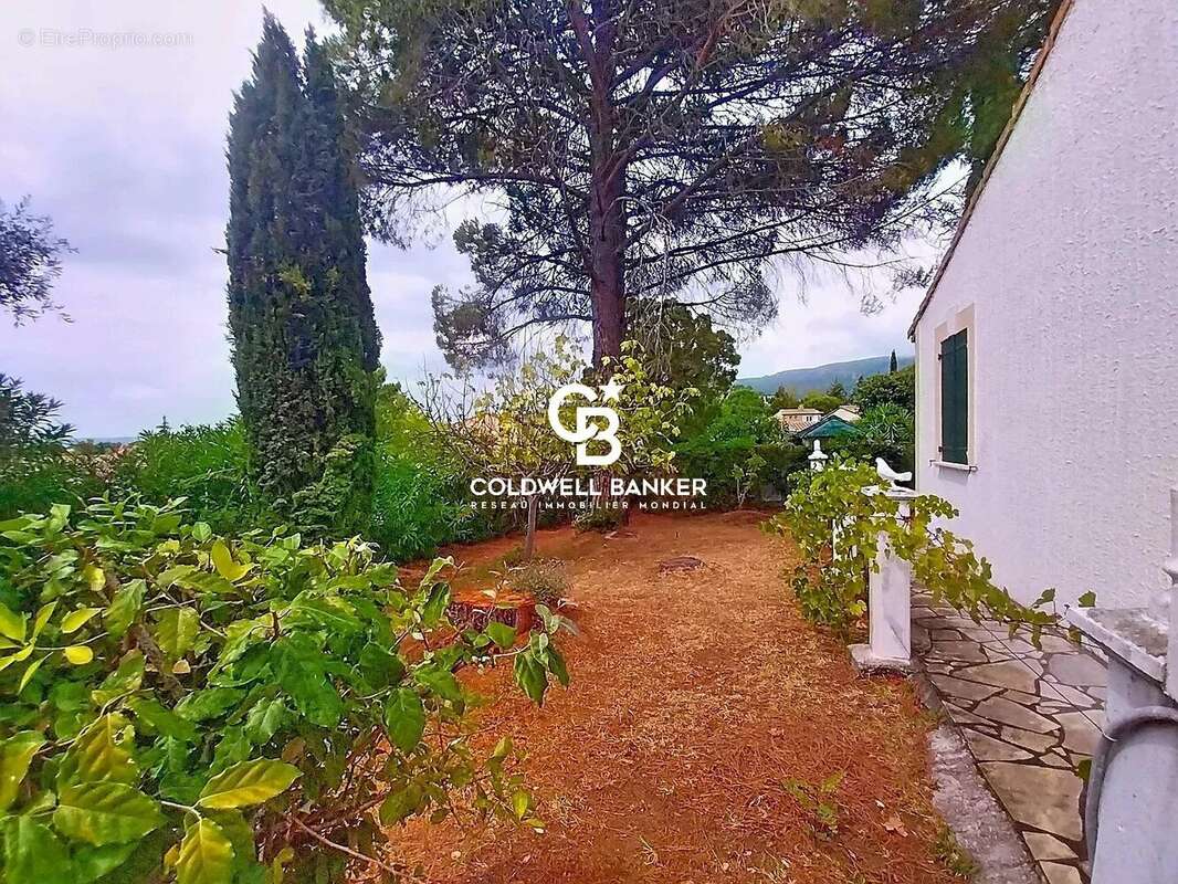 Maison à ROQUEBRUNE-SUR-ARGENS