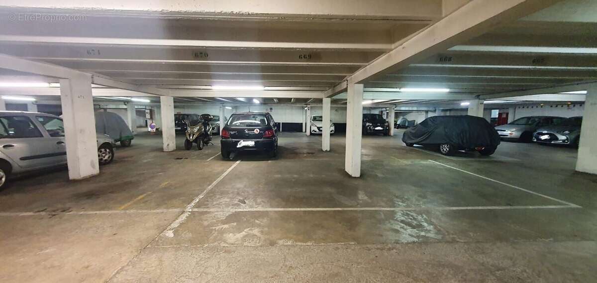 Parking à PARIS-13E