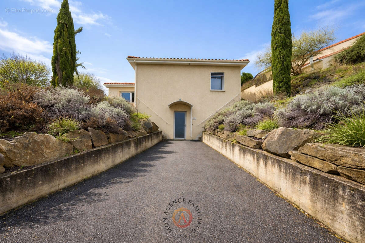 Maison 4 pièces de 130 m2 - photo 4