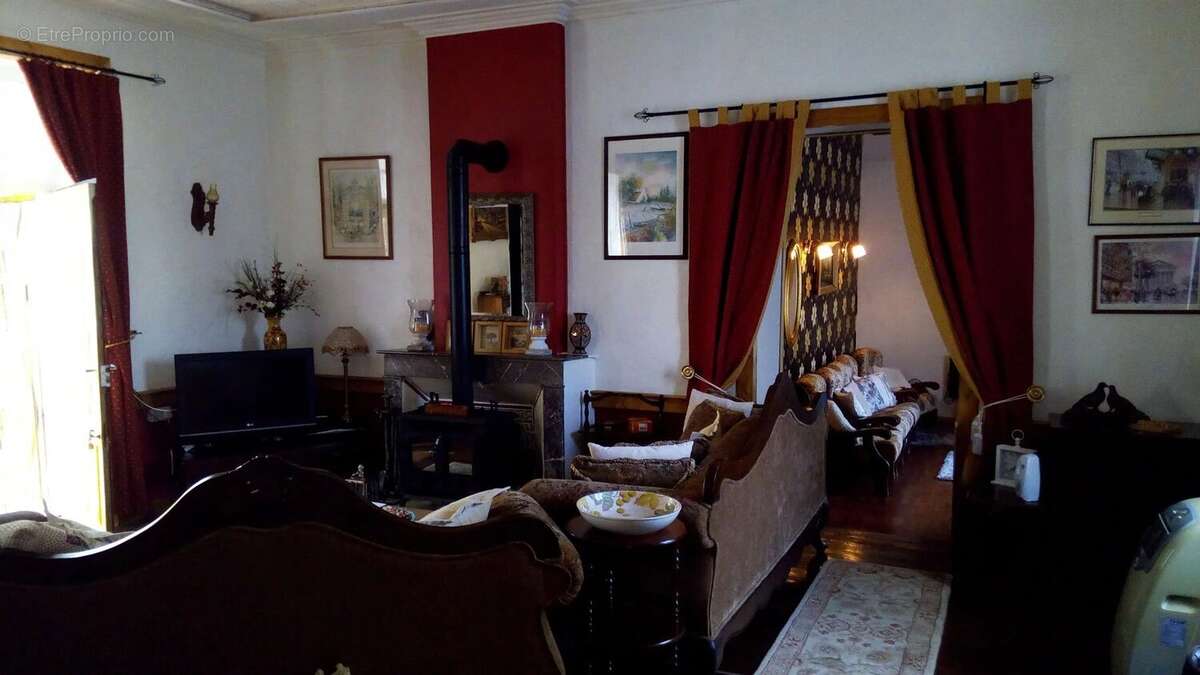 Grande maison familiale avec possibilité de revenus - photo 3