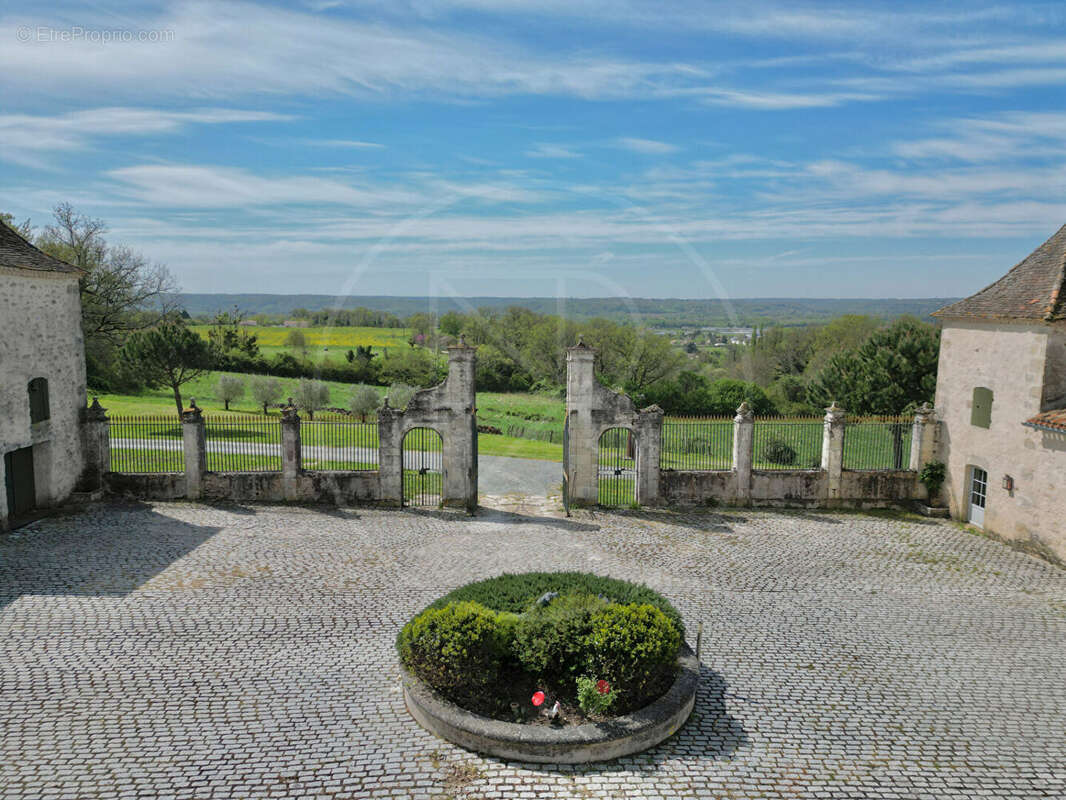 Maison à LAMOTHE-MONTRAVEL