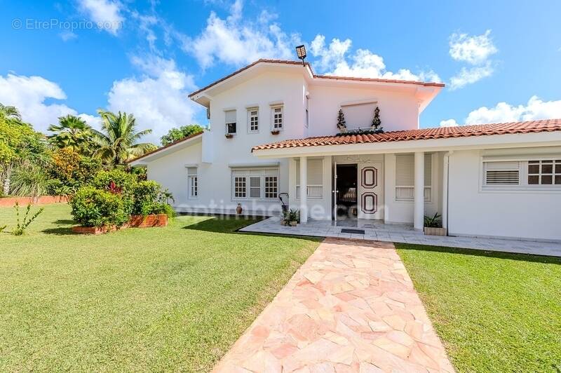 Maison à SCHOELCHER