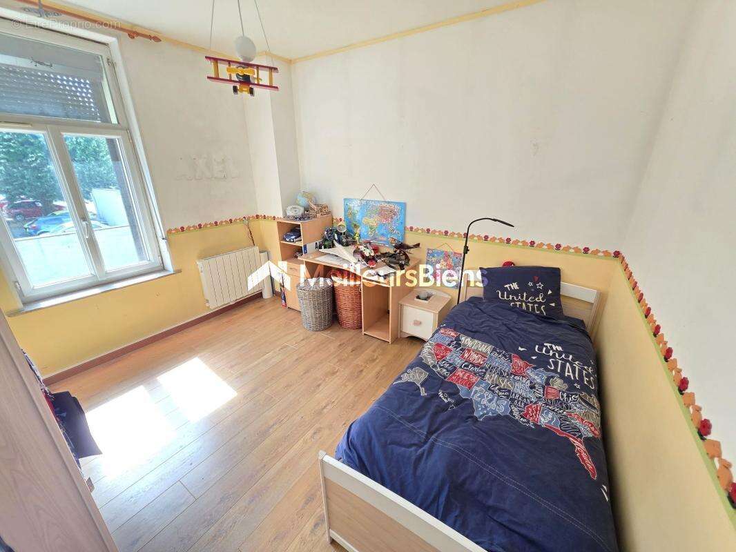 Maison individuelle de 161 m² à Maubeuge avec 4 chambres, garage et jardin 693 m² - photo 15