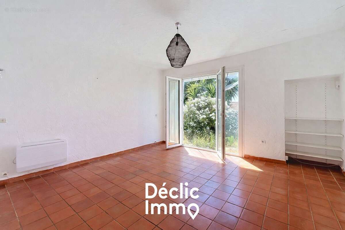 Maison à CHATEAUNEUF-GRASSE
