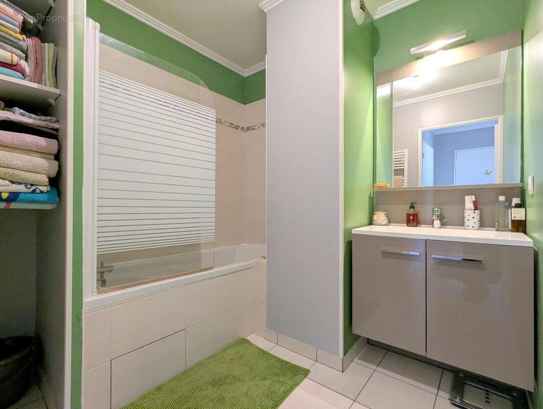 Appartement 53 m² à Decines-Charpieu  - photo 8