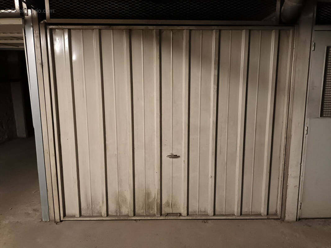 Parking à PARIS-15E