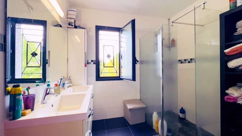 À seulement 10 min de Fronton et de Bressols - Maison Contemporaine de 153 m² - 4 chambres + bureau (5e chambre) - Piscine et te - photo 8