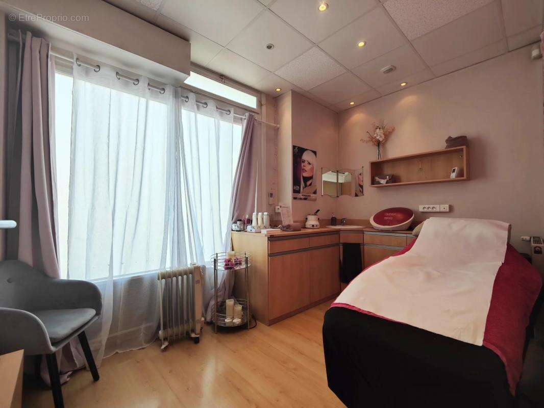 Commerce à VILLEPREUX