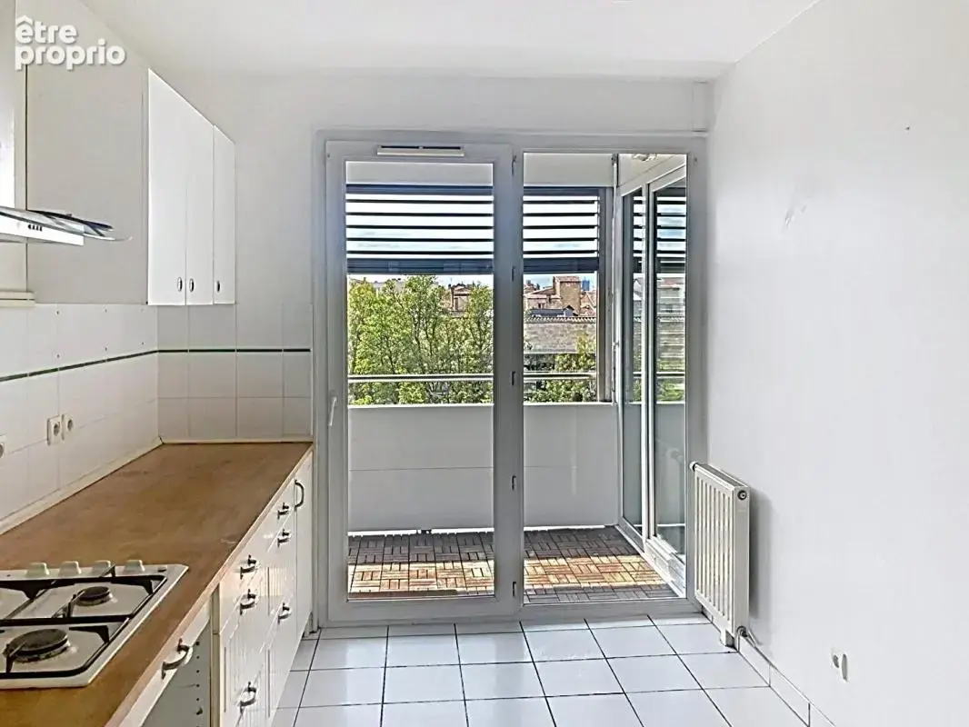 Appartement T3 lumineux avec deux loggias et parking aux Chartrons - photo 5