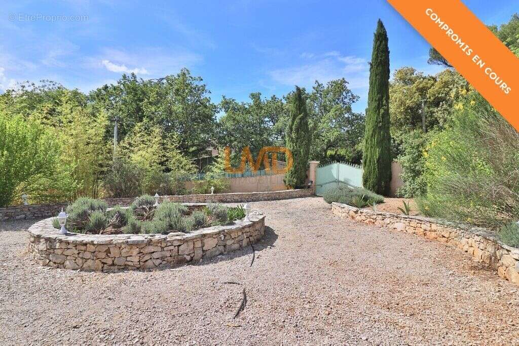 Saint Maximin la Sainte Baume: villa T7 de 155m2 sur terrain 290 - photo 3
