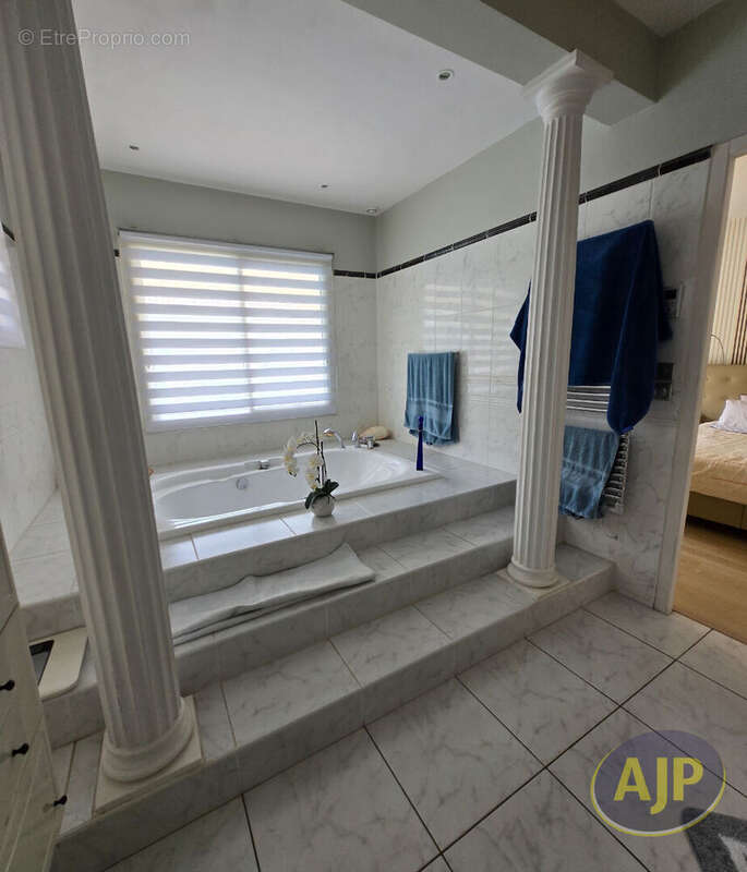 Maison à MARTIGNAS-SUR-JALLE