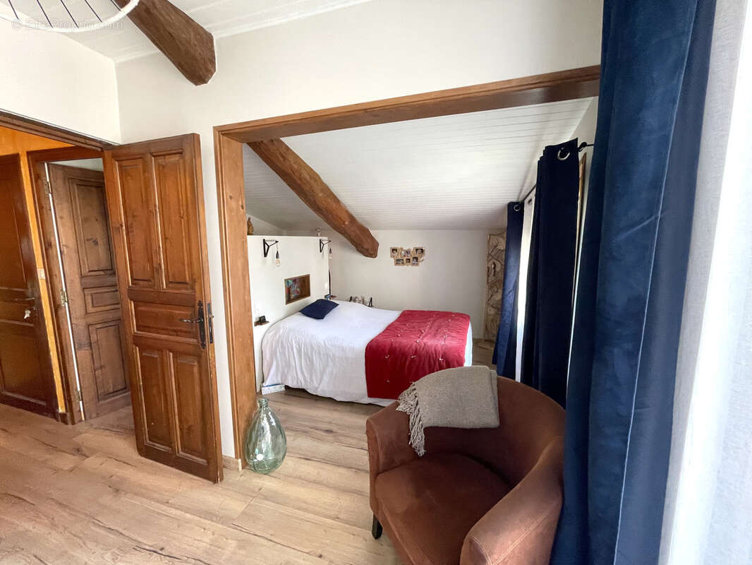 Maison à CHATEAUNEUF-DE-GALAURE