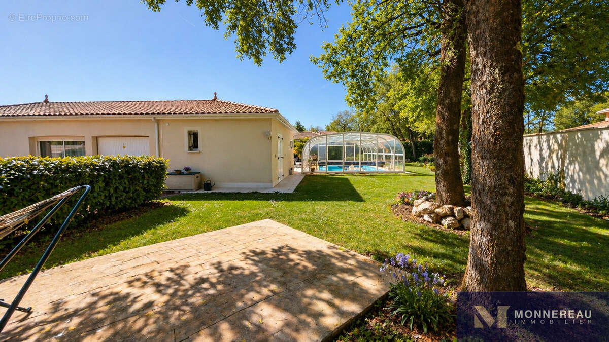Maison à PUYMOYEN