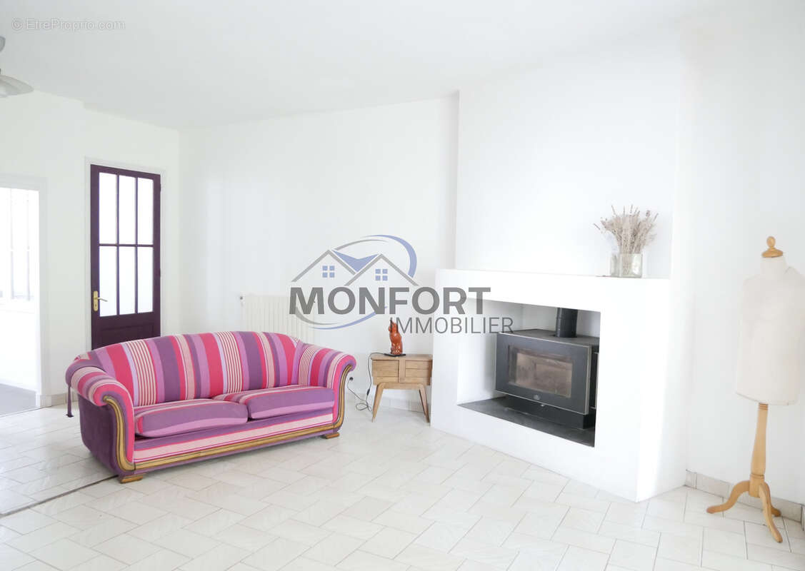 Maison de ville en pierre rénovée   5 chambres (ou 4 + bureau), jardin avec cuisine d’été   157 m2 - photo 3
