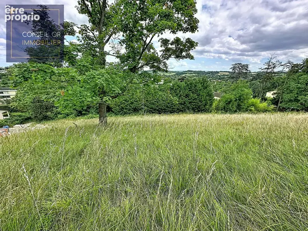 Terrain à SAINT-GENIS-LAVAL