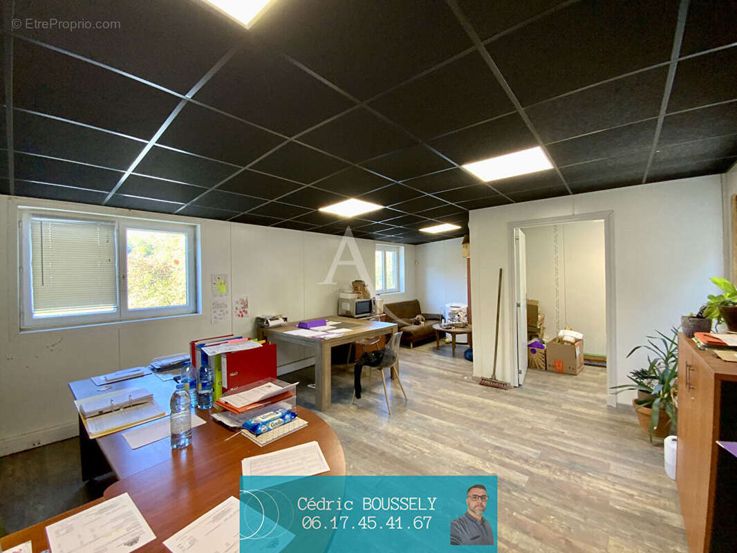 Local commercial Saintes 275 m2 - photo 4
